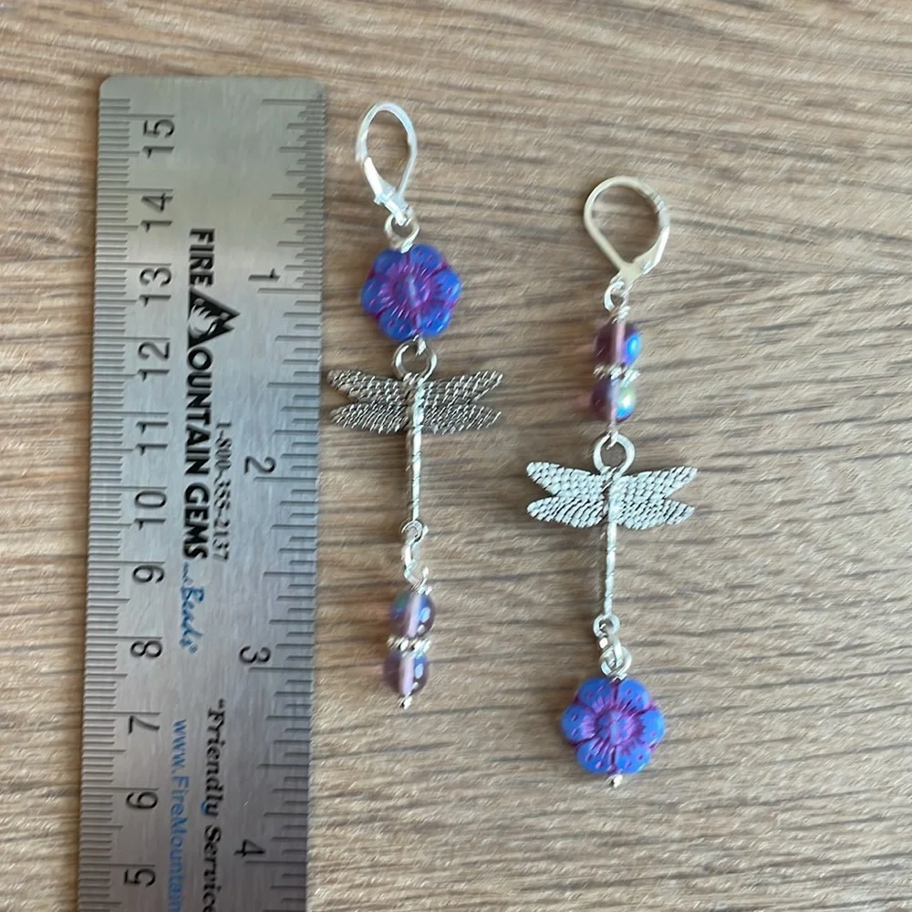 HAND CRAFTED PIERCED EARRINGS DRAGONFLIES FLOWERS PURPLE SILVER Sardine Fish - Picture 7 of 12